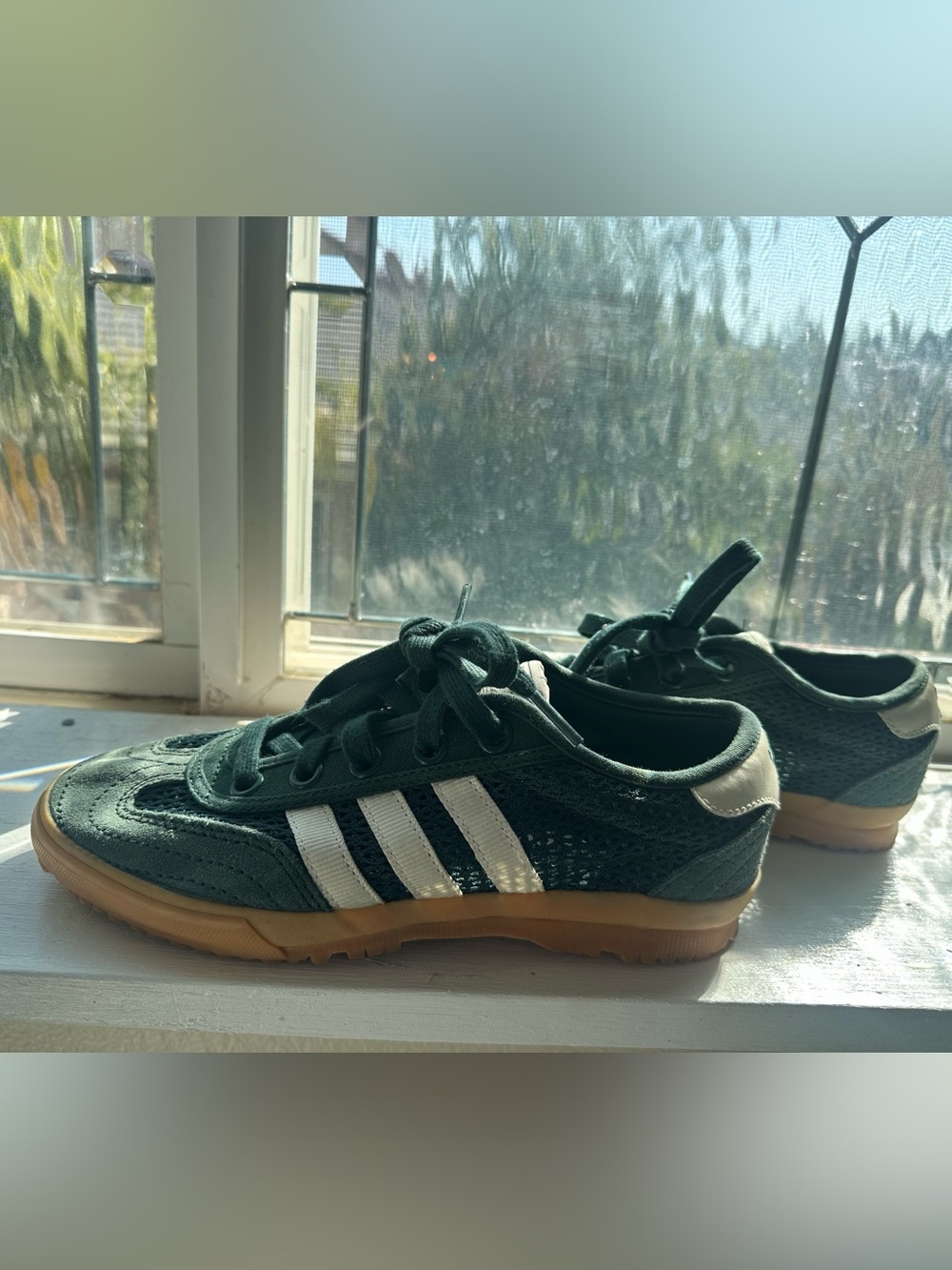 Rare Adidas size 37.5 Dark Green Tisch Tennis Sneakers with White Three Stripes